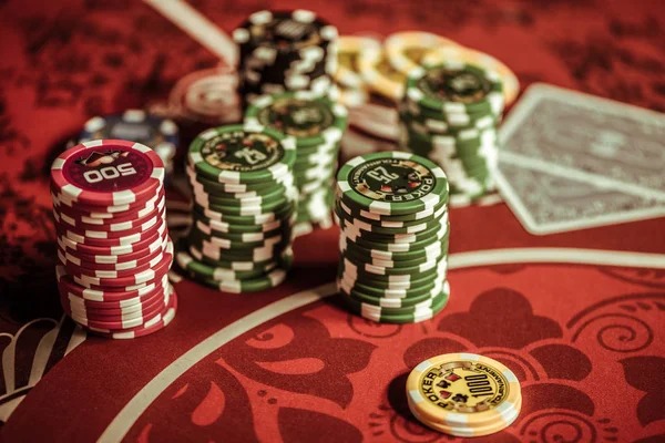 nagatoto live-dealer blackjack table streamed on mobile phone